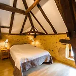 Blanquefort Hill Retreat