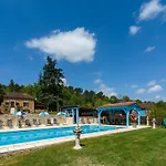 Blanquefort Hill Retreat *