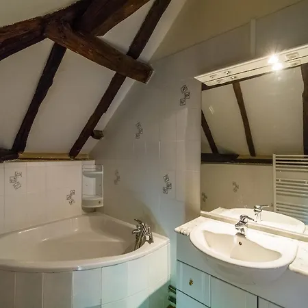 Blanquefort Hill Retreat