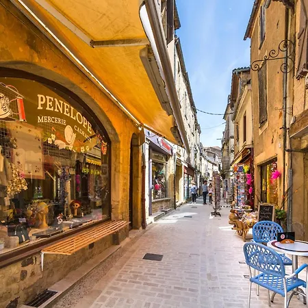 Blanquefort Hill Retreat