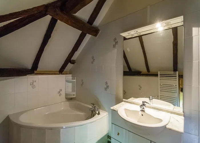 Blanquefort Hill Retreat