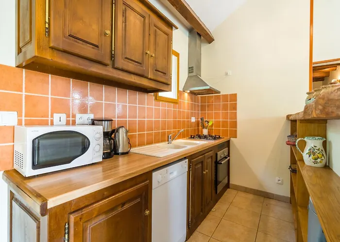 Blanquefort Hill Retreat